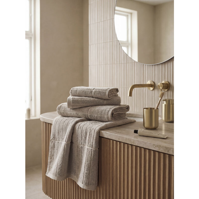 Essence &ndash; Suite One H&aring;ndkl&aelig;de
