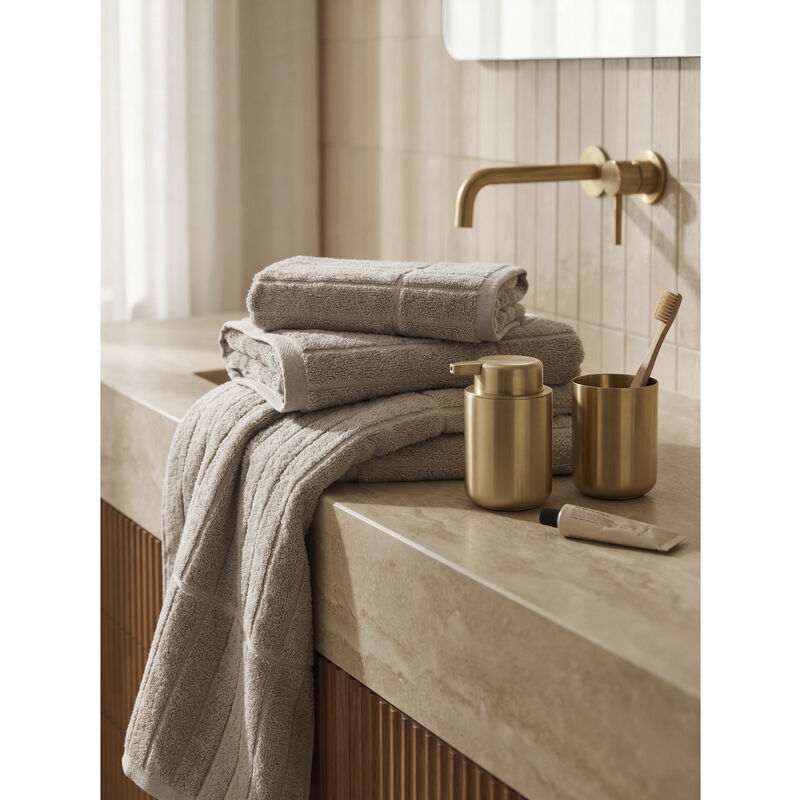 Essence &ndash; Suite One H&aring;ndkl&aelig;de