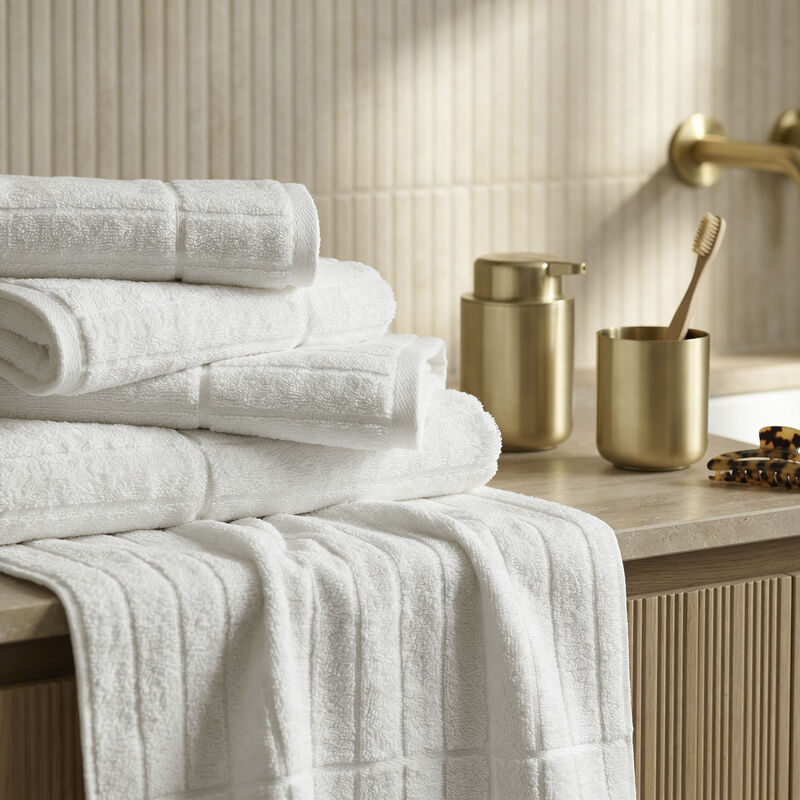Essence &ndash; Suite One H&aring;ndkl&aelig;de